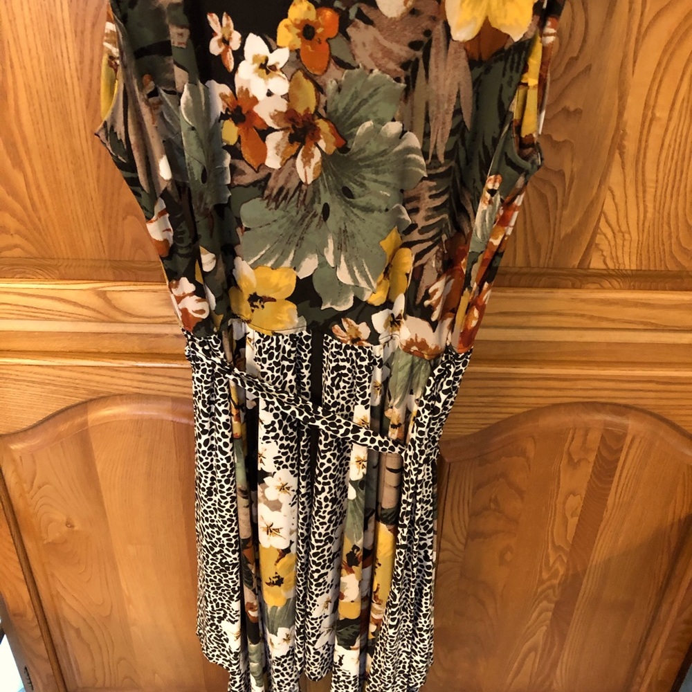 Dress Barn animal print sleeveless dress